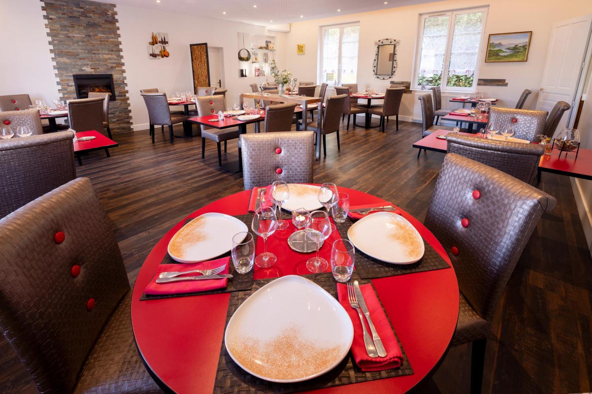 Hotel De Paris Jaligny מראה חיצוני תמונה